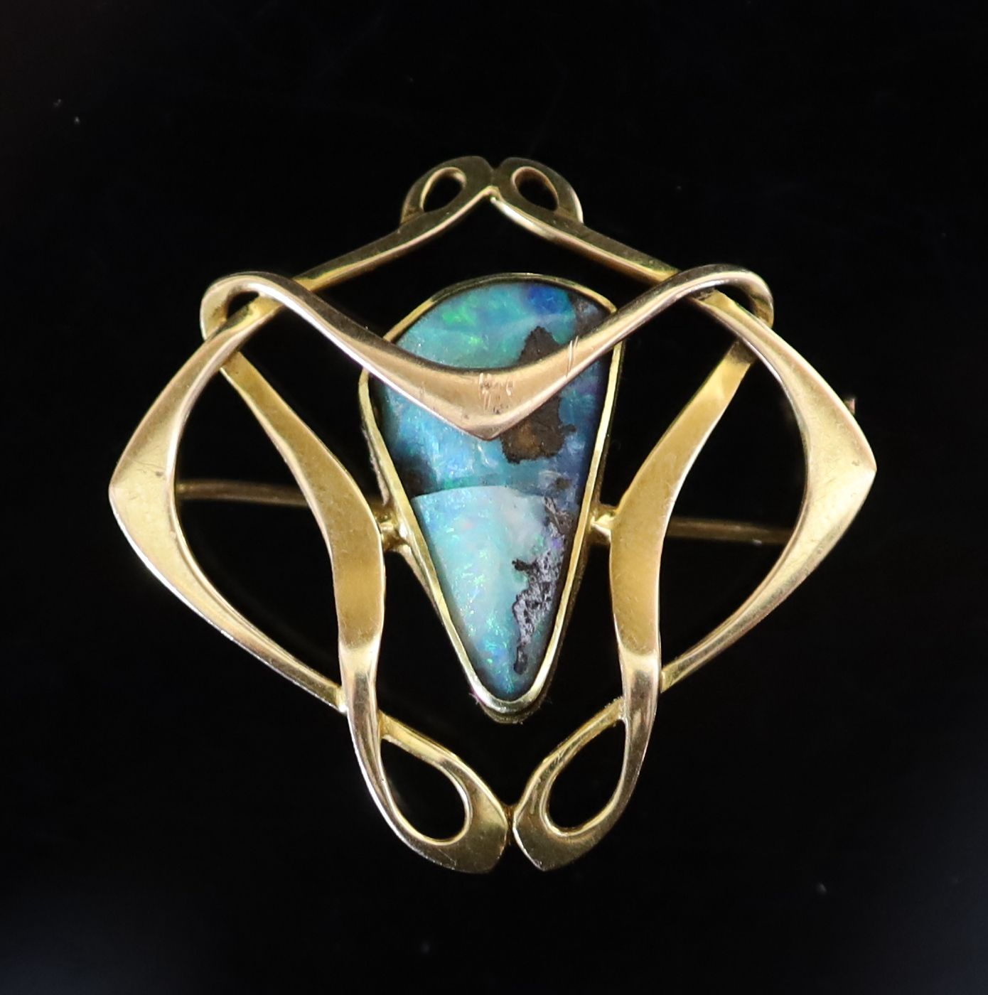 An Edwardian Art Nouveau 15ct gold and white opal set openwork brooch (a.f.)